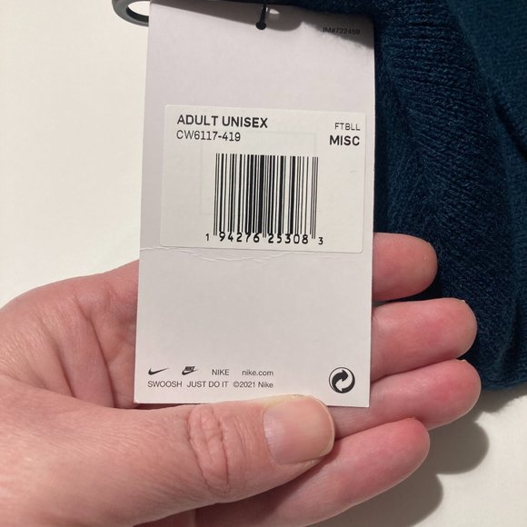 Nike Unisex Beanie Cuffed - Picture 6 of 6